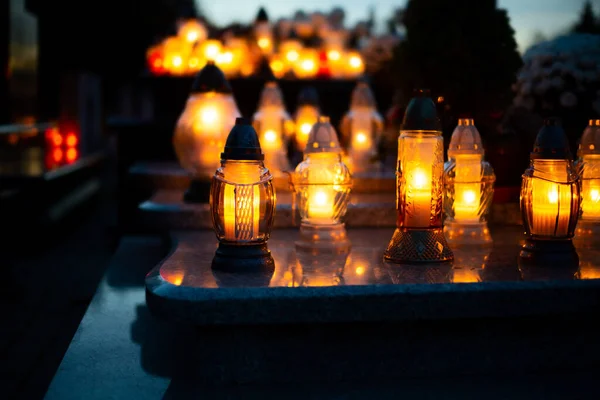 Plameny Svíček Svítící Polském Hřbitově Během Dne Všech Svatých — Stock fotografie