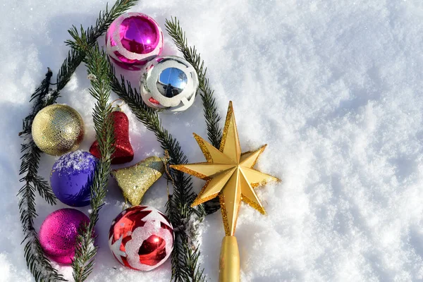 Decoraciones Para Árbol Navidad Nieve Bolas Vidrio Una Estrella Guirnalda — Foto de Stock