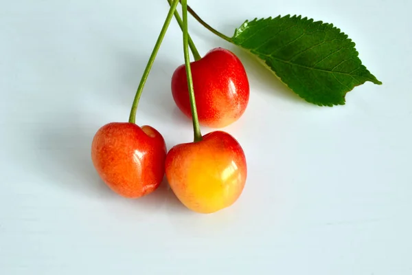 Fruits Ripe Cherries Lie White Background Delicious Dessert Breakfast Healthy — Stock Photo, Image