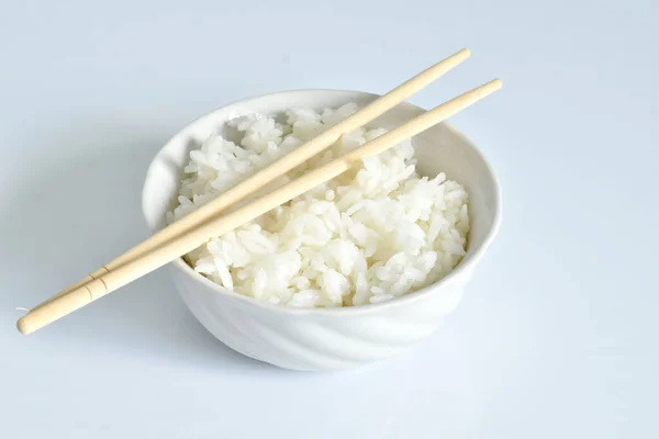Owsianka Ryżowa Misce Gotowane Ziarna Pałeczki Ryżu Białego — Zdjęcie stockowe