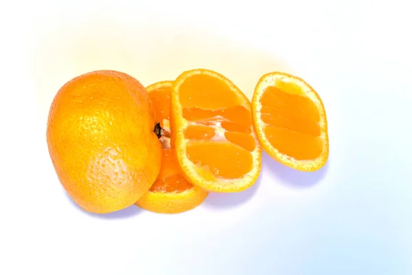Tangerine Cut Pieces Lies White Table — Stock Photo, Image