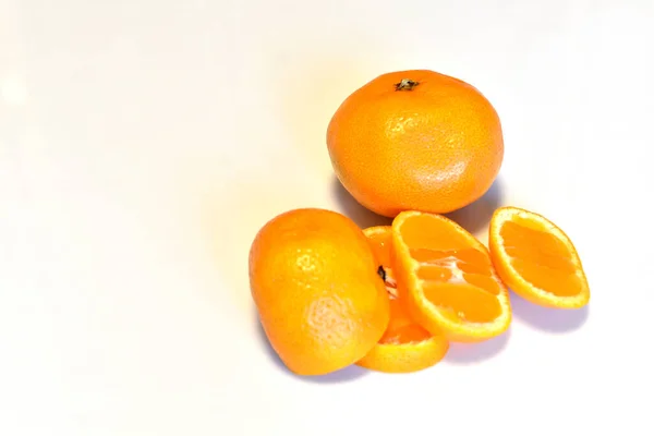 One Juicy Fruit Mandarin Pieces Second Tangerine Isolated White Background — Stock Photo, Image