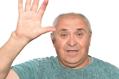 Yaşlı bir adamın portresi. Elini kaldırarak selam veriyor..