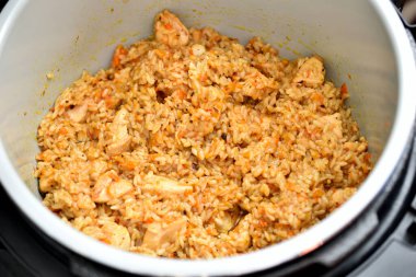 Çoklu pilavda pilavın üst görünümü.