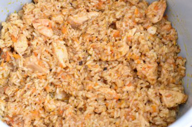 Çoklu ateşte pişirilmiş et suyunun üst görüntüsü.