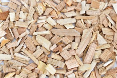 Kalıplaşmış. Et içmek için meyve ağaçlarından küçük cipsler..