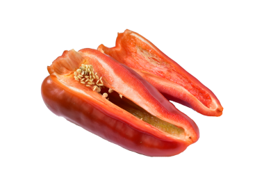 Soyulmuş ve yıkanmış dolmalık biberler, yemeye hazır, beyaz bir arka planda yatıyor..