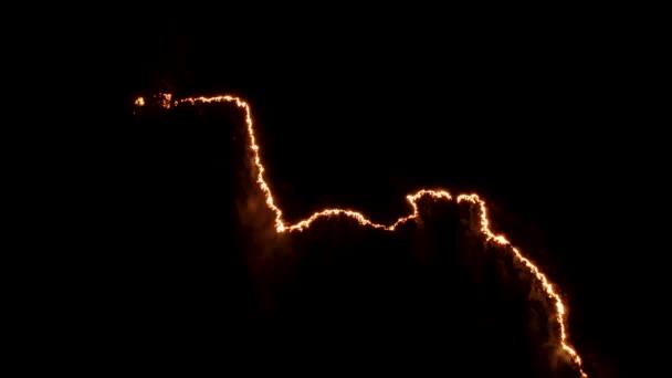 Éjszakai Tűz Erdőben Tűz Füst Epikus Légi Felvétel Egy Füstölgő — Stock videók