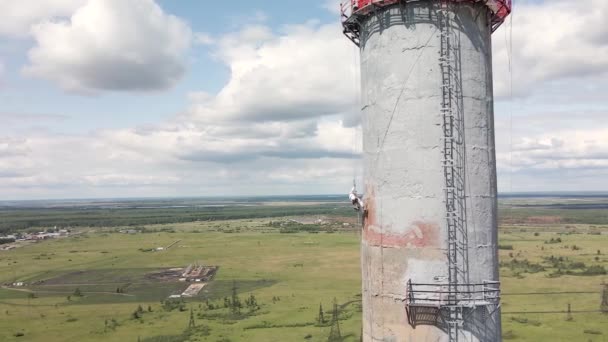 Industrieller Bergsteigen Maler Und Lackierarbeiten Großer Höhe Berufstätige Maler Kletterer — Stockvideo