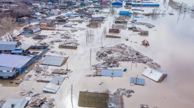 Küresel ısınma, gezegendeki seller. Kıyamet, felaketler, fırtınalar ve yıkım. Doğal afetler, iklim değişikliği, doğanın ayaklanması.