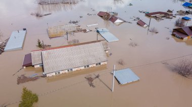 Küresel ısınma, gezegendeki seller. Kıyamet, felaketler, fırtınalar ve yıkım. Doğal afetler, iklim değişikliği, doğanın ayaklanması.