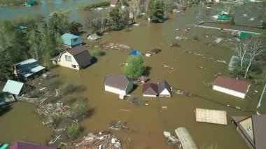 Seller, kasırgalar, küresel ısınma. İklim değişikliği, doğal afetler doğanın tsunamisi. Kıyamet, felaketler. Fırtınalar ve yıkım.