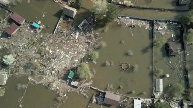 Seller, kasırgalar, küresel ısınma. İklim değişikliği, doğal afetler doğanın tsunamisi. Kıyamet, felaketler. Fırtınalar ve yıkım.