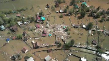 Seller, kasırgalar, küresel ısınma. İklim değişikliği, doğal afetler doğanın tsunamisi. Kıyamet, felaketler. Fırtınalar ve yıkım.