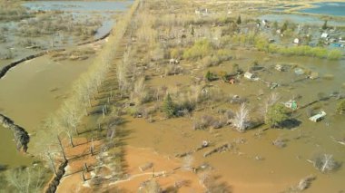 Seller, kasırgalar, küresel ısınma. İklim değişikliği, doğal afetler doğanın tsunamisi. Kıyamet, felaketler. Fırtınalar ve yıkım.