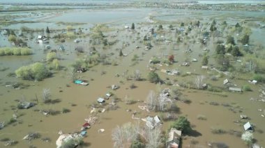 Seller, kasırgalar, küresel ısınma. İklim değişikliği, doğal afetler doğanın tsunamisi. Kıyamet, felaketler. Fırtınalar ve yıkım.