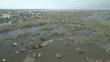 Küresel ısınma, gezegendeki seller. Kıyamet, felaketler, fırtınalar ve yıkım. Doğal afetler, iklim değişikliği, doğanın ayaklanması.