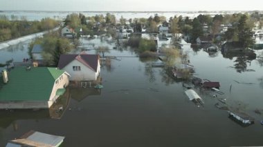 Küresel ısınma, gezegendeki seller. Kıyamet, felaketler, fırtınalar ve yıkım. Doğal afetler, iklim değişikliği, doğanın ayaklanması.