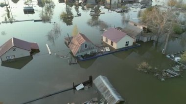 Küresel ısınma, gezegendeki seller. Kıyamet, felaketler, fırtınalar ve yıkım. Doğal afetler, iklim değişikliği, doğanın ayaklanması.
