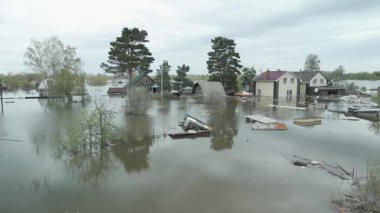 Küresel ısınma, gezegendeki seller. Kıyamet, felaketler, fırtınalar ve yıkım. Doğal afetler, iklim değişikliği, doğanın ayaklanması.