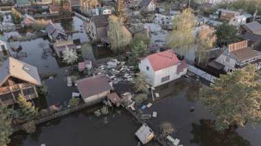 Seller, kasırgalar, küresel ısınma. İklim değişikliği, doğal afetler doğanın tsunamisi. Kıyamet, felaketler. Fırtınalar ve yıkım.
