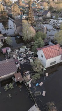 Seller, kasırgalar, küresel ısınma. İklim değişikliği, doğal afetler doğanın tsunamisi. Kıyamet, felaketler. Fırtınalar ve yıkım.