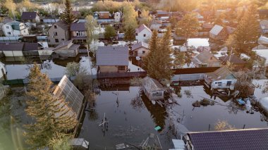 Seller, kasırgalar, küresel ısınma. İklim değişikliği, doğal afetler doğanın tsunamisi. Kıyamet, felaketler. Fırtınalar ve yıkım.