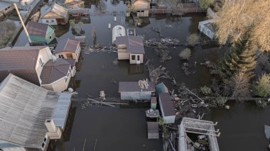 Seller, kasırgalar, küresel ısınma. İklim değişikliği, doğal afetler doğanın tsunamisi. Kıyamet, felaketler. Fırtınalar ve yıkım.