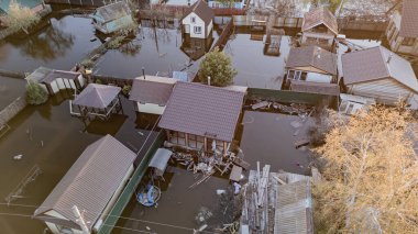 Seller, kasırgalar, küresel ısınma. İklim değişikliği, doğal afetler doğanın tsunamisi. Kıyamet, felaketler. Fırtınalar ve yıkım.