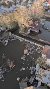 Seller, kasırgalar, küresel ısınma. İklim değişikliği, doğal afetler doğanın tsunamisi. Kıyamet, felaketler. Fırtınalar ve yıkım.