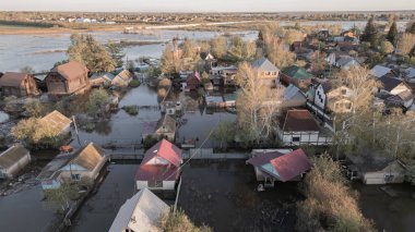 Seller, kasırgalar, küresel ısınma. İklim değişikliği, doğal afetler doğanın tsunamisi. Kıyamet, felaketler. Fırtınalar ve yıkım.