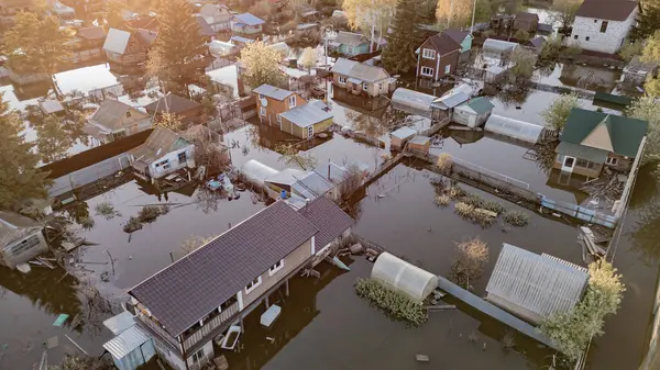 Seller, kasırgalar, küresel ısınma. İklim değişikliği, doğal afetler doğanın tsunamisi. Kıyamet, felaketler. Fırtınalar ve yıkım.