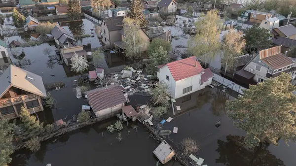 Seller, kasırgalar, küresel ısınma. İklim değişikliği, doğal afetler doğanın tsunamisi. Kıyamet, felaketler. Fırtınalar ve yıkım.