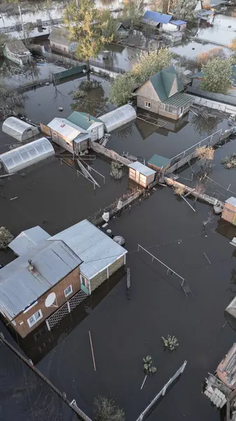 Seller, kasırgalar, küresel ısınma. İklim değişikliği, doğal afetler doğanın tsunamisi. Kıyamet, felaketler. Fırtınalar ve yıkım.