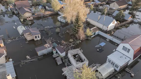 Seller, kasırgalar, küresel ısınma. İklim değişikliği, doğal afetler doğanın tsunamisi. Kıyamet, felaketler. Fırtınalar ve yıkım.