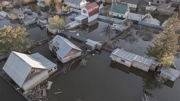 Seller, kasırgalar, küresel ısınma. İklim değişikliği, doğal afetler doğanın tsunamisi. Kıyamet, felaketler. Fırtınalar ve yıkım.