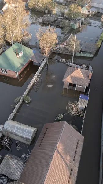 Seller, kasırgalar, küresel ısınma. İklim değişikliği, doğal afetler doğanın tsunamisi. Kıyamet, felaketler. Fırtınalar ve yıkım.
