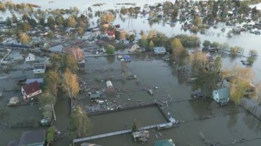 Küresel ısınma, gezegendeki seller. Kıyamet, felaketler, fırtınalar ve yıkım. Doğal afetler, iklim değişikliği, doğanın ayaklanması.