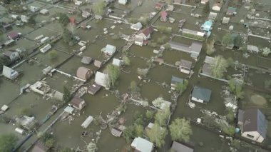 Küresel ısınma, gezegendeki seller. Kıyamet, felaketler, fırtınalar ve yıkım. Doğal afetler, iklim değişikliği, doğanın ayaklanması.