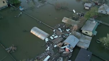 Küresel ısınma, gezegendeki seller. Kıyamet, felaketler, fırtınalar ve yıkım. Doğal afetler, iklim değişikliği, doğanın ayaklanması.