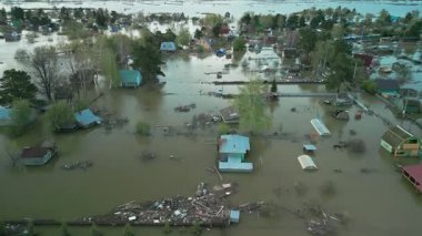 Küresel ısınma, gezegendeki seller. Kıyamet, felaketler, fırtınalar ve yıkım. Doğal afetler, iklim değişikliği, doğanın ayaklanması.