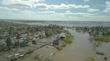 Küresel ısınma, gezegendeki seller. Kıyamet, felaketler, fırtınalar ve yıkım. Doğal afetler, iklim değişikliği, doğanın ayaklanması.