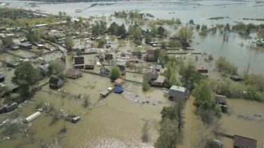 Küresel ısınma, gezegendeki seller. Kıyamet, felaketler, fırtınalar ve yıkım. Doğal afetler, iklim değişikliği, doğanın ayaklanması.
