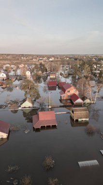 Küresel ısınma, gezegendeki seller. Kıyamet, felaketler, fırtınalar ve yıkım. Doğal afetler, iklim değişikliği, doğanın ayaklanması.