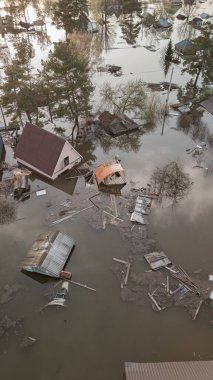 Küresel ısınma, gezegendeki seller. Kıyamet, felaketler, fırtınalar ve yıkım. Doğal afetler, iklim değişikliği, doğanın ayaklanması.