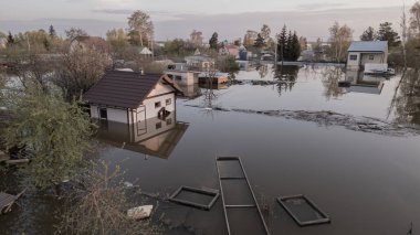 Küresel ısınma, gezegendeki seller. Kıyamet, felaketler, fırtınalar ve yıkım. Doğal afetler, iklim değişikliği, doğanın ayaklanması.