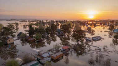 Küresel ısınma, gezegendeki seller. Kıyamet, felaketler, fırtınalar ve yıkım. Doğal afetler, iklim değişikliği, doğanın ayaklanması.