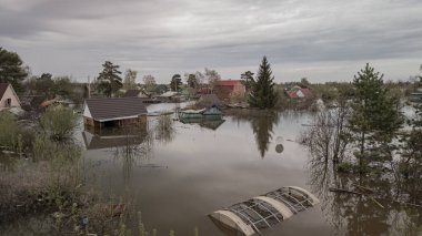 Küresel ısınma, gezegendeki seller. Kıyamet, felaketler, fırtınalar ve yıkım. Doğal afetler, iklim değişikliği, doğanın ayaklanması.
