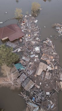 Küresel ısınma, gezegendeki seller. Kıyamet, felaketler, fırtınalar ve yıkım. Doğal afetler, iklim değişikliği, doğanın ayaklanması.