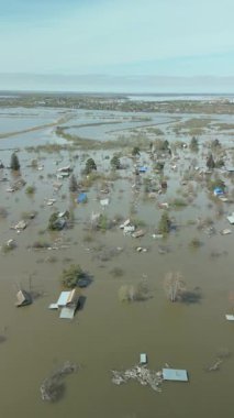 Küresel ısınma, gezegendeki seller. Kıyamet, felaketler, fırtınalar ve yıkım. Doğal afetler, iklim değişikliği, doğanın ayaklanması.